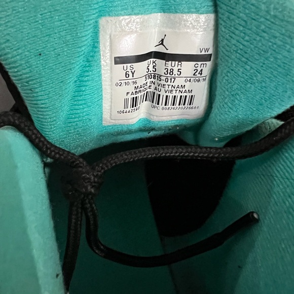 Jordan Retro 12 Jade - Picture 3 of 3